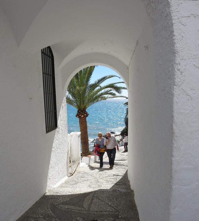 Apartamento Cala Bajo Nerja Bagian luar foto